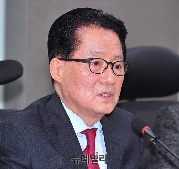 ▲ 종합편성채널 채널A의 24일 보도에 따르면, 박지원 전 원내대표가 추석 연휴 직후에 새정치민주연합을 탈당하기로 결단한 것으로 전해졌다. ⓒ뉴데일리 정재훈 기자