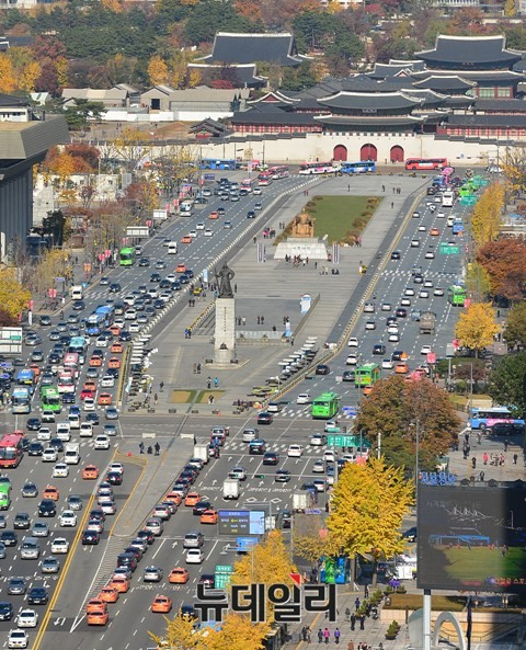 ▲ 세월호 천막이 광장을 불법 점거하기 시작한 2014년 7월 14일 이전의 광화문광장 모습. ⓒ뉴데일리 정상윤 기자