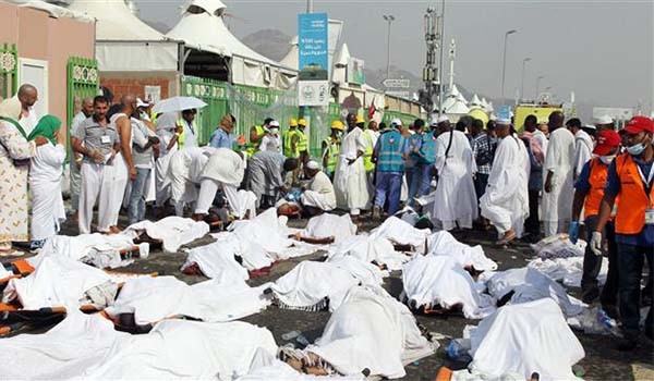 ▲ 지난 24일(현지시간) 사우디에서 성지순례 중 일어난 압사사고 직후 수습 장면. ⓒ이란 관영 프레스 TV 보도화면 캡쳐