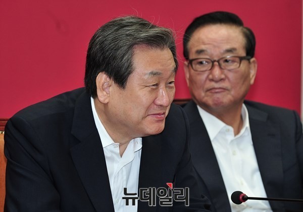 ▲ 새누리당 김무성 대표(왼쪽)와 서청원 최고위원. ⓒ뉴데일리 이종현 기자
