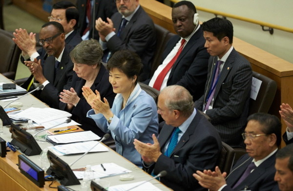 ▲ 박근혜 대통령이 26일(현지시간) 오후 유엔본부에서 열린 새마을운동 고위급 특별행사에 참석하고 있다. ⓒ청와대 제공