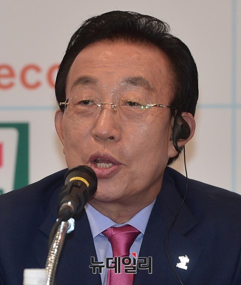 ▲ 김관용 공동 조직위원장이 1일 오전 경북 문경 국군체육부대에서 열린 대회 미디어 환영식 및 공식 기자회견하는 모습.ⓒ뉴데일리 정상윤 사진기자