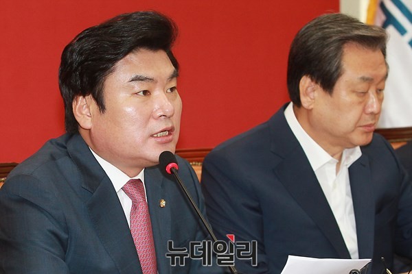 ▲ 새누리당 원유철 원내대표(왼쪽)와 김무성 대표최고위원. ⓒ뉴데일리 이종현 기자