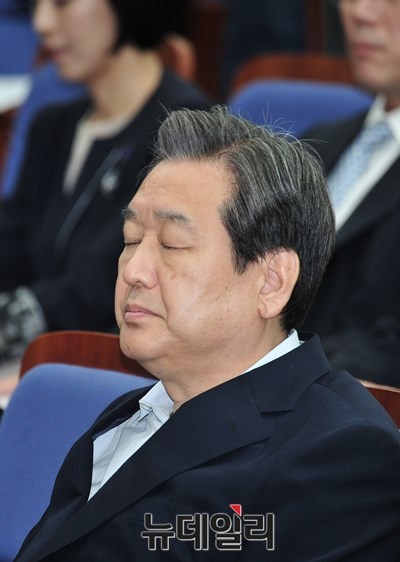 ▲ 새누리당 김무성 대표가 지난 달 30일 의원 총회에 참석한 모습. 자신의 정치생명을 건 국민 공천제가 좀처럼 방법론을 찾지 못하자 고뇌에 잠긴 모습이다. ⓒ뉴데일리 이종현 기자