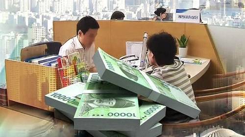 ▲ 늘 고금리 비판을 달고 사는 저축은행들이 연내 이자제한법 통과여부에 촉각을 곤두세우고 있다ⓒsbs 캡처