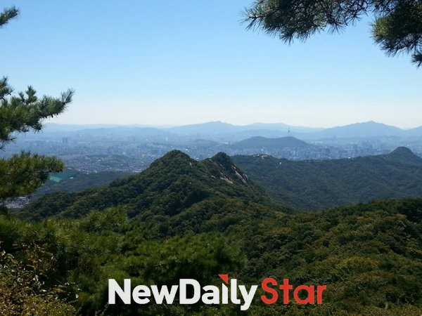 ▲ 개천절 오늘날씨 청명한 가을산이 인상적이다. 북한산에서 바라본 서울ⓒ뉴데일리 황용희