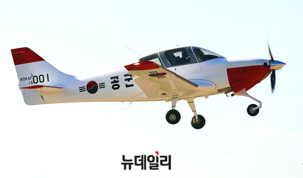 ▲ 초도비행을 하는 KT-100.ⓒKAI