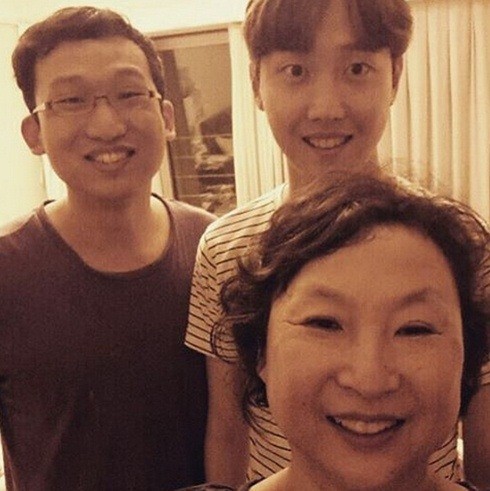 ▲ 크루셜스타 가족사진 ⓒ크루셜스타 인스타그램