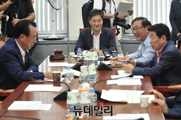 ▲ 국회 정치개혁특별위원회(정개특위) 야당 간사인 새정치민주연합 김태년 의원은 6일 의원 정수도 탄력적으로 생각해야 한다며, 국민 여론이 수용할 수 있는 범위 내에서는 늘릴 수도 있다는 뜻을 내비쳤다. ⓒ뉴데일리 이종현 기자