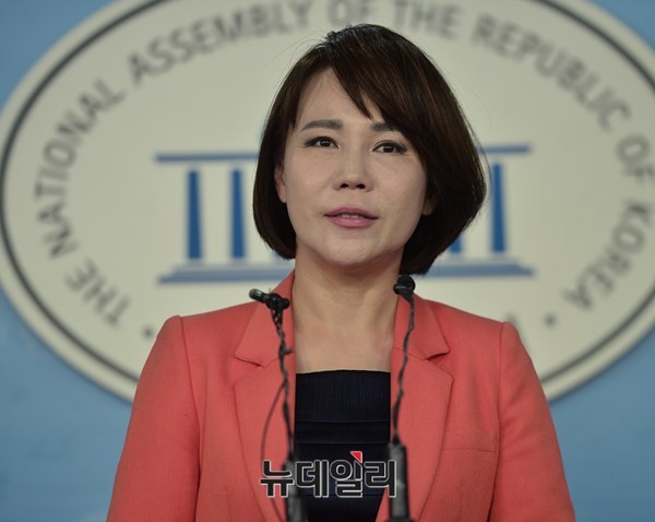 ▲ 새정치민주연합 전현희 전 의원이 7일 국회에서 기자회견을 열고 20대 총선에서 서울 강남을에 출마할 것을 선언했다. ⓒ뉴데일리 정상윤 기자