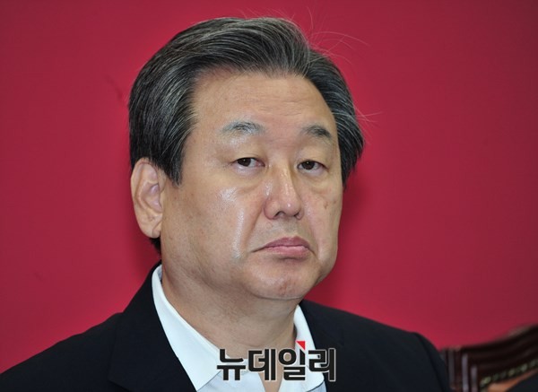 ▲ 새누리당 김무성 대표가 7일 오후 이화여대 특강에 참석해 올해 국정감사에서 논란이 된 고영주 이사장의 발언을 두고 