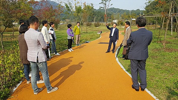 ▲ 함양군이 연세대학교 연구단과 입찰업체들을 대상으로 항노화체험관 건립 설명회를 개최하고 있다 ⓒ뉴데일리