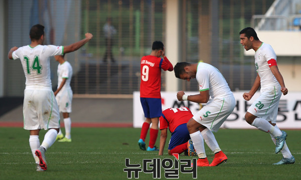 ▲ 8일 오후 경상북도 상주 시민운동장에서 열린 2015 경북문경 세계군인체육대회 남자 축구 예선 한국과 알제리와의 경기ⓒ '2015 경북문경 세계군인체육대회 조직위 제공'