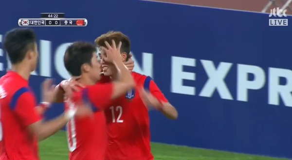 ▲ 한국축구 국가대표팀의 동아시아컵 경기장면ⓒ방송캡쳐