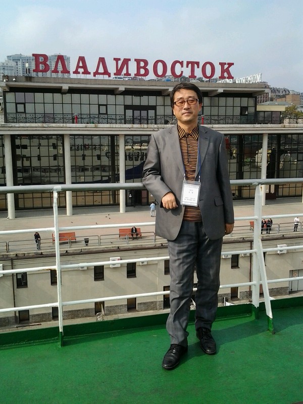 ▲ 지난 10월 4일  차 블라디보스토크에 도착하였다. 블라디보스톡은 연해주의 주도이며 러시아에서 23번째로 큰 도시이다. 인구 63만명. 대한민국의 2대 도시 부산과 매우 유사해보였다. 여기서 모스크바까지 가는 시베리아 대륙횡단열차가 출발한다. 길이는 9280km. [사진 = 림일 작가]