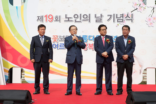 ▲ 구미시가 어르신들의 노고에 대한 감사와 공경하는 사회분위기 조성에 나섰다. ⓒ구미시 제공
