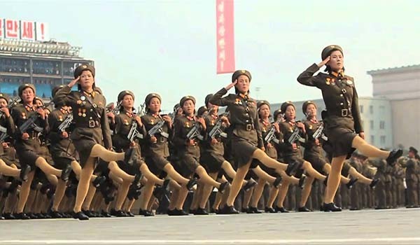 북한군의 열병식 장면. 북한군의 병력 수는 한국군의 2배 수준이지만 실제 전투에 투입할 수 있는 병력 수는 많지 않다. ⓒ유튜브 북한 열병식 영상 캡쳐