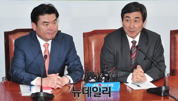 ▲ 새누리당 원유철 원내대표 (왼쪽)가 내년 총선 목표를 180석으로 밝혀 주목된다. 여기에는 새정치민주연합의 발목잡기 행태를 좌시하지 않겠다는 뜻도 포함돼 있다는 분석이 나온다. 오른쪽은 새정치민주연합 이종걸 원내대표.ⓒ뉴데일리 이종현 기자