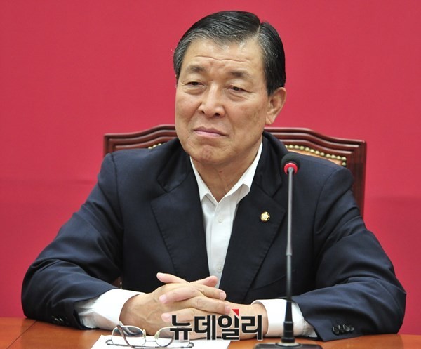 ▲ 새누리당 황진하 사무총장은 12일 "역사교과서 문제는 정쟁의 대상이 아니다"라면서 "야당의 협조를 촉구한다"고 밝혔다. ⓒ뉴데일리 이종현 기자