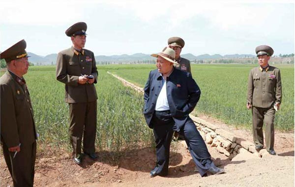 ▲ 농장을 방문한 김정은. 아는 게 없으면서 권력을 쥐고 있기 때문에 더 위험하다. ⓒ北선전매체 화면캡쳐