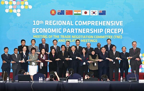 ▲ 지난 12일 부산에서 열린 '역내 포괄적 경제동반자 협정(RCEP) 회의에 참석한 각국 대표들이 포즈를 취했다. ⓒ뉴데일리-산업통상자원부 공개