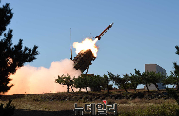 ▲ 공군이 주최한 13일 대천사격장에서 2015 방공유도탄 사격대회서 패트리어트 미사일이 발사되고 있는 모습.ⓒ대한민국공군