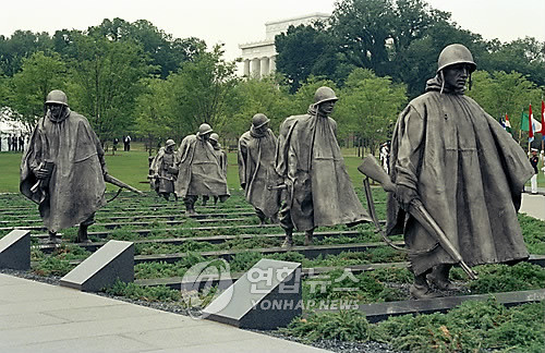 ▲ 미국 워싱턴 링컨기념관 앞의 한국전 참전기념비(Korean War Veterans Memorial)   ⓒ 연합뉴스