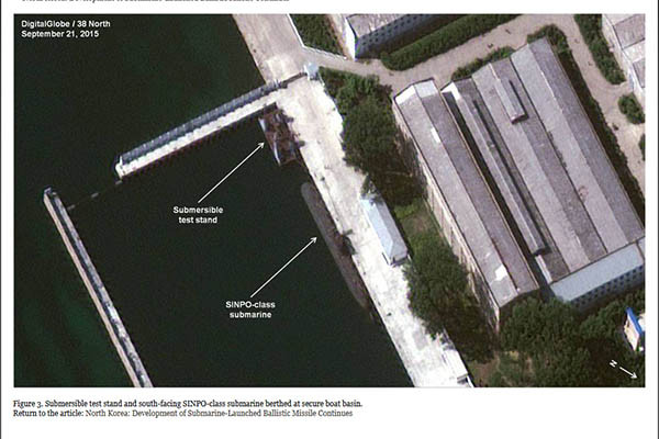 ▲ 조셉 버뮤데즈 박사가 '38노스' 기고문을 통해 공개한 북한 함경남도 신포 남부조선소의 미사일 발사대와 '신포급 잠수함'의 위성사진. ⓒ38노스 화면캡쳐