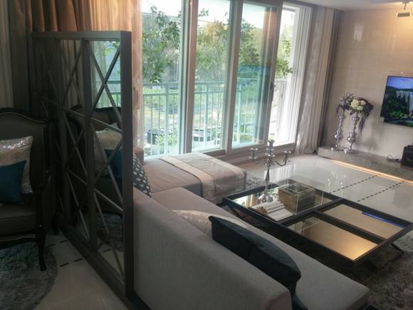 ▲ 전용 84㎡B는 3면 개방형, 4베이 구조로 채광과 통풍이 좋아 관람객들의 호평을 받았다. 사진은 전용 84㎡B 거실.ⓒ뉴데일리경제