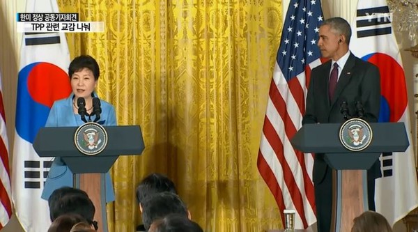 ▲ 박근혜 대통령과 버락 오바마 미국 대통령은 16일(현지 시간) 백악관에서 정상회담을 가진 뒤 공동기자회견에 나섰다. ⓒYTN 방송화면