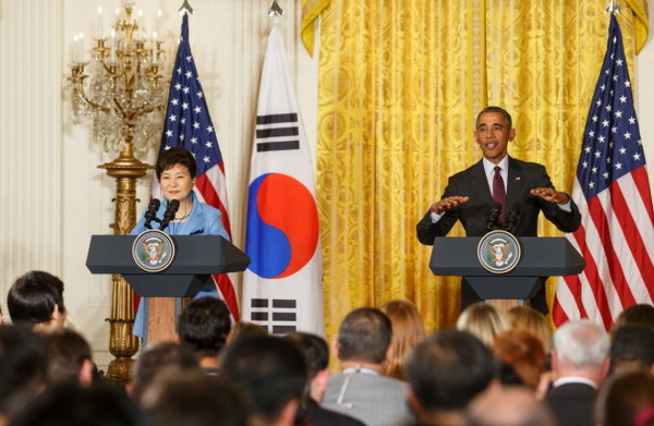 ▲ 박근혜 대통령이 버락 오바마 미국 대통령과 16일 오후(현지시간) 워싱턴 백악관에서 정상회담을 마치고 공동 기자회견을 하고 있다. ⓒ청와대 제공