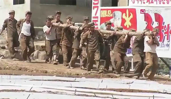 ▲ 북한 외화벌이가 최근 들어 감소추세라는 통일연구원 보고서가 나왔다. ⓒ북한 외화벌이 관련 아리랑TV 보도화면 캡쳐