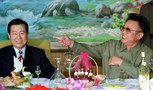 2000년 6월 북한 김정일을 만난 김대중 전 대통령.ⓒ뉴데일리