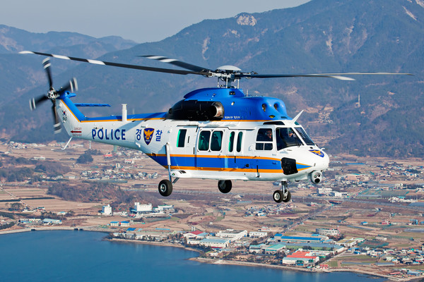▲ 한국형 경찰헬기 참수리(KUH-1P)가 해상지역 정찰에 나서고 있다 KAI ⓒ뉴데일리