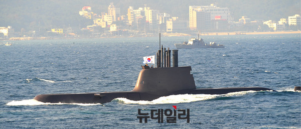 ▲ 해양기동 사열중인 214급 잠수함  ⓒ뉴데일리 오세진 사진기자