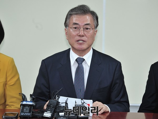 ▲ 새정치민주연합 문재인 대표가 21일 자신의 지역구인 부산 사상구의 지역위원장직을 사퇴하려다 철회해 논란이 일고 있다. ⓒ뉴데일리 이종현 기자