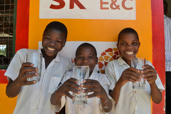 ▲ SK건설은 동아프리카 탄자니아 음트와라 지역의 음텐다치 초등학교에 10톤 규모 물탱크를 기부했다고 21일 밝혔다.ⓒSK건설
