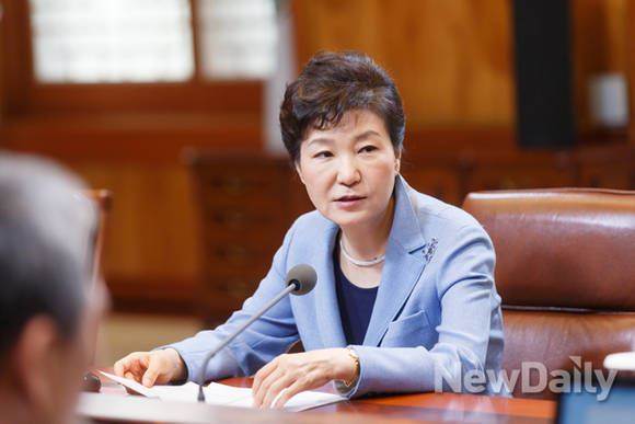 ▲ 지난 5일 수석비서관회의를 주재하고 있는 박근혜 대통령. ⓒ 뉴데일리