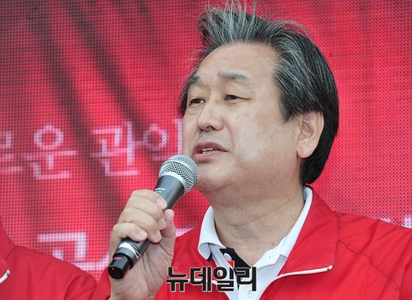 ▲ 새누리당 김무성 대표최고위원은 21일 경남 고성 지원 유세에서 오픈프라이머리의 불씨를 되살리는 발언을 했다. ⓒ뉴데일리 이종현 기자