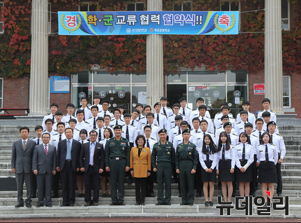 ▲ 대구공업대가 우수한 부사관 양성을 위해 군부대와 업무 협약을 체결했다ⓒ대구공업대 제공