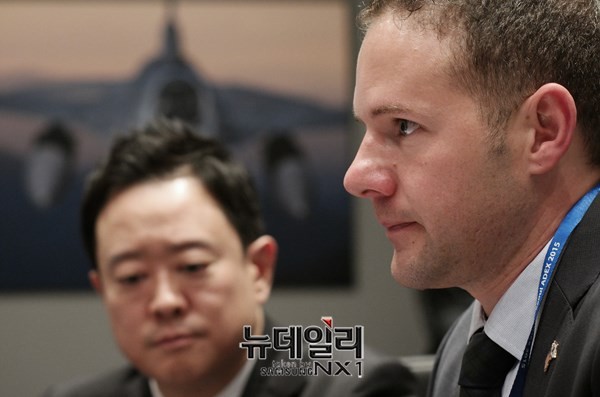 ▲ 지난 23일 본지와 인터뷰 하는 크리스토퍼 R.잭슨 LM화력 통제 시스템 담당.ⓒ뉴데일리 정상윤