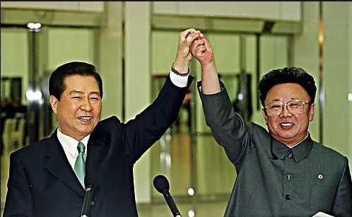 ▲ 2000년 6월 북한 김정일을 만난 김대중 전 대통령.ⓒ뉴데일리