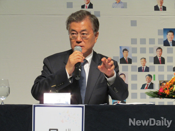 ▲ 새정치민주연합 문재인 대표가 26일 전남 여수 엠블호텔에서 열린 전국 시장·군수·구청장 총회에서 기조연설을 하고 있다. ⓒ여수(전남)=뉴데일리 정도원 기자