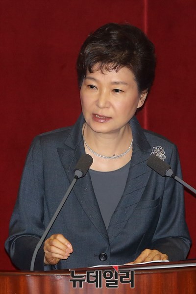 ▲ 박근혜 대통령이 27일 국회 본회의장에서 예산안 시정연설을 하고 있다. ⓒ뉴데일리 이종현 기자