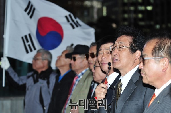 ▲ 조영환 올인코리아 대표가 국사교과서 정상화를 위해 기자회견을 하는 모습. ⓒ뉴데일리 이종현 기자