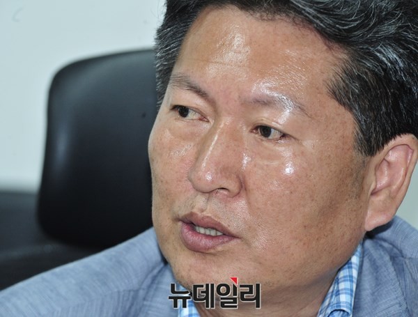 ▲ 지난 27일 열린 박근혜 대통령의 시정연설에 대해 막말을 퍼부은 새정치민주연합 정청래 의원. ⓒ뉴데일리 이종현 기자