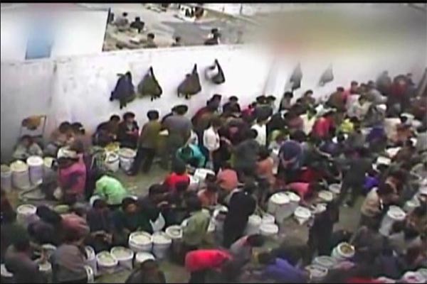 ▲ 북한 장마당의 모습. 북한 주민들이 심각한 식량부족에도 버틸 수 있는 원동력이다. ⓒ통일부 블로그 사진캡쳐