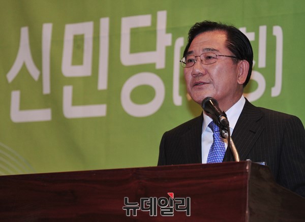 ▲ 가칭 신민당의 창당준비위원장으로 추대된 박준영 전 전남도지사가 29일 여의도 중소기업회관에서 열린 창당발기인대회에서 수락사를 하고 있다. ⓒ뉴데일리 이종현 기자