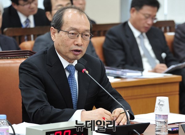 ▲ 30일 국회 국방위 전체회의에 출석한 장명진 방위사업청장.ⓒ뉴데일리 이종현 사진기자