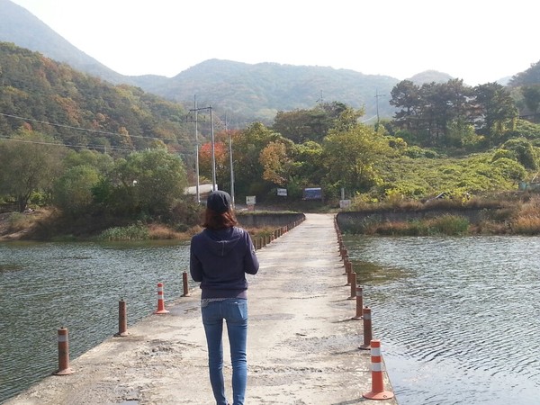 ▲ 가을 추읍산 두레마을 입구의 전경이 아름답다. 기상청은 오늘날씨예보를 통해, 춥지만 청명한 가을을 즐길수 있다고 밝혔다ⓒ뉴데일리 스타 황용희